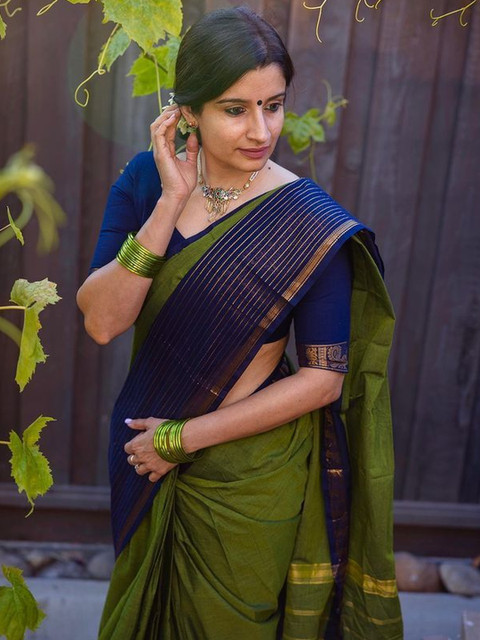 AVANTIKA FASHION Striped Border Zari Kanjeevaram Saree With Blouse Piece - Image 6