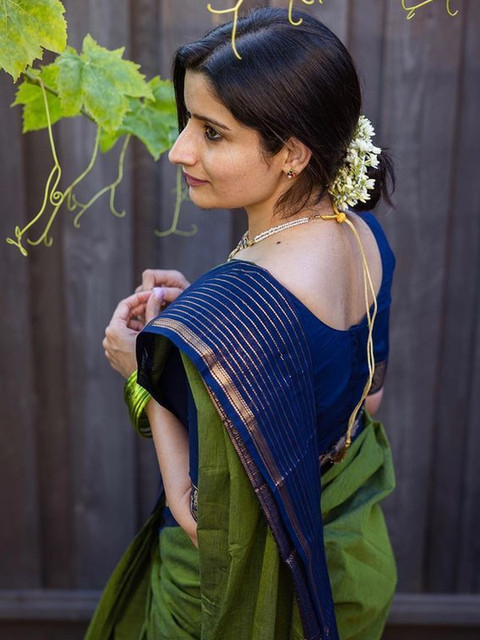 AVANTIKA FASHION Striped Border Zari Kanjeevaram Saree With Blouse Piece - Image 3