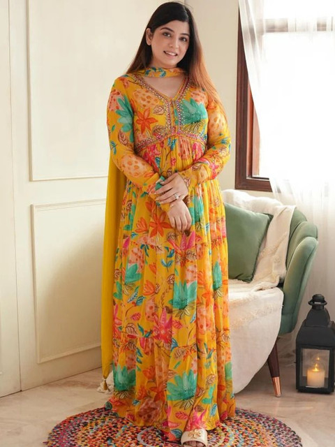 Crytsal Revenue Women Floral Printed Empire Kurta & Pyjamas With Dupatta