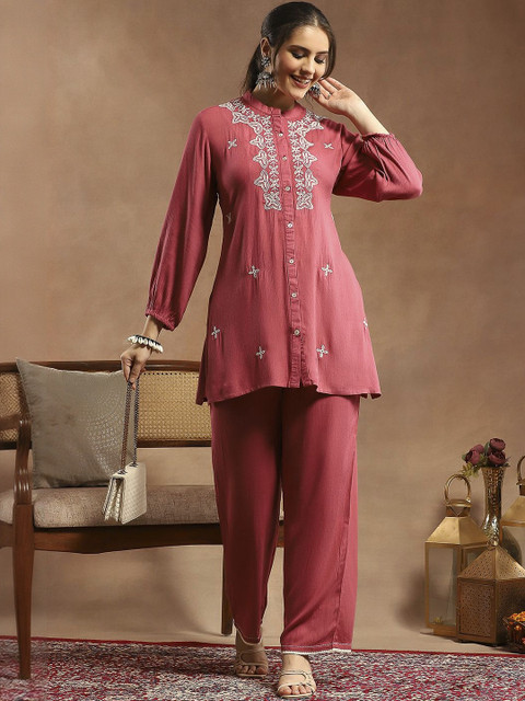 Nayam By Lakshita Floral Embroidered Straight Kurta with Trousers - Image 5