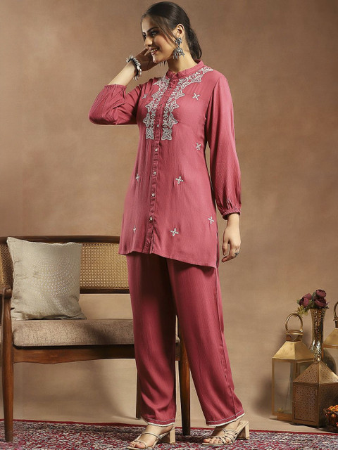 Nayam By Lakshita Floral Embroidered Straight Kurta with Trousers - Image 4