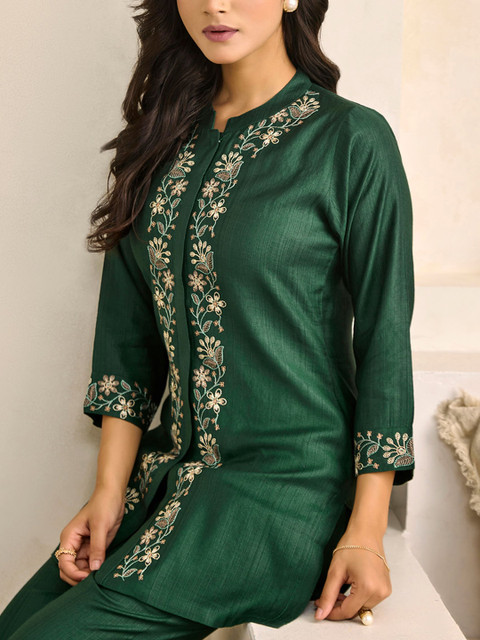 WOMEN PLUS Floral Embroidered Mandarin Collar Neck Tunic With Trousers Co-Ords Set - Image 6