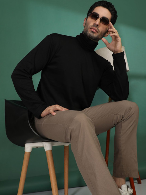 Roadster Men Turtle Neck T-shirt