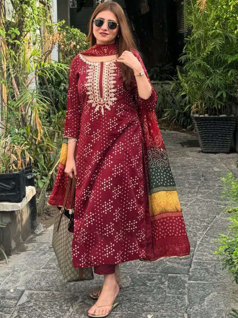 Aaghnya Ethnic Motifs Printed Thread Work Straight Kurta With Trousers & Dupatta