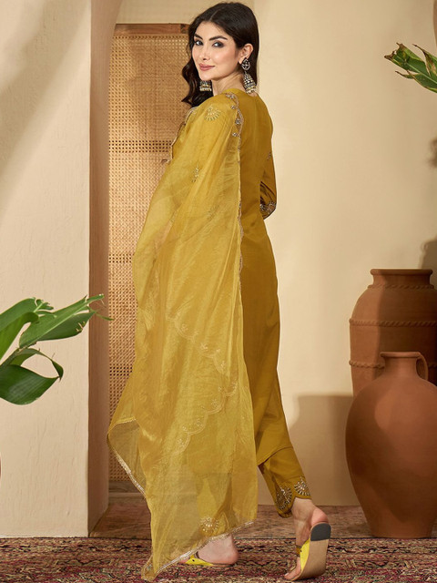 Sangria Ethnic Motifs Embroidered Thread Work Chinon Kurta With Trousers & Dupatta - Image 7
