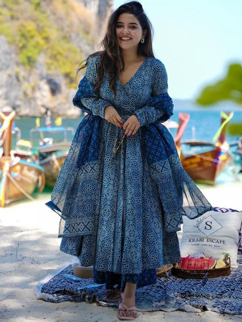 ARADHNA Women Bandhani Printed V-Neck Anarkali Kurta with Trousers & Dupatta