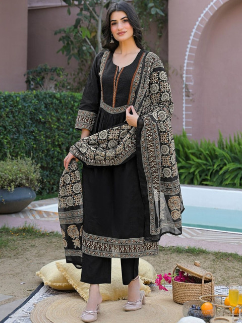 SKYLEE Women Regular Pure Cotton Kurta with Pyjamas & With Dupatta - Image 2