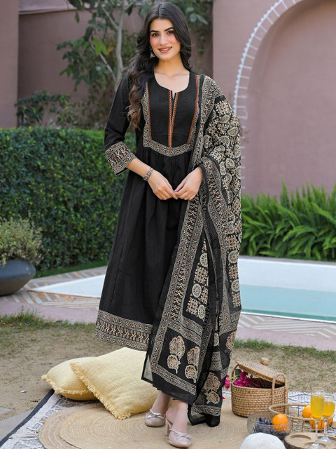 SKYLEE Women Regular Pure Cotton Kurta with Pyjamas & With Dupatta - Image 4