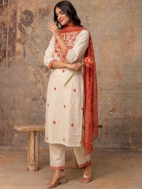 House of Pataudi Embroidered Khadi Cotton Notched Neck Kurta & Trousers With Dupatta - Image 6