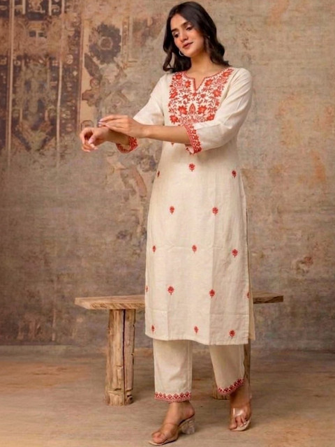 House of Pataudi Embroidered Khadi Cotton Notched Neck Kurta & Trousers With Dupatta - Image 3