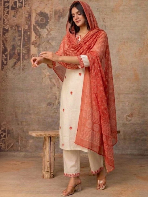 House of Pataudi Embroidered Khadi Cotton Notched Neck Kurta & Trousers With Dupatta - Image 5