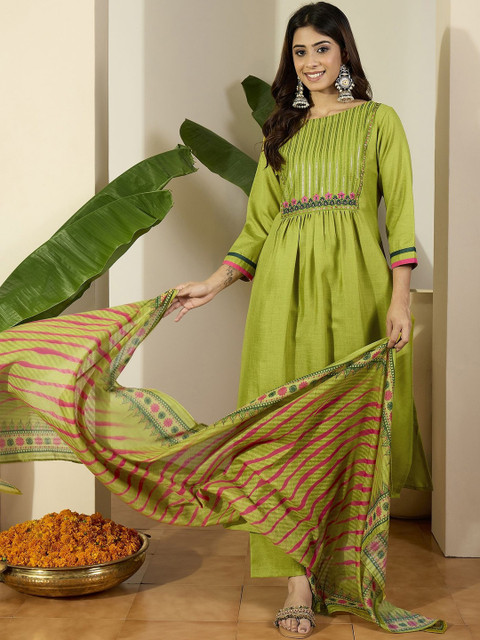House of Pataudi Floral Thread & Sequinned Embroidered Kurta & Trousers With Dupatta