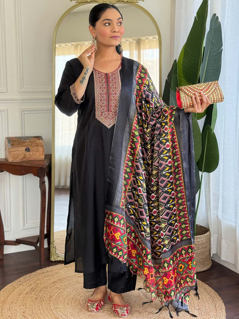 Indo Era Women Ethnic Motifs Embroidered Regular Sequinned Kurta with Trousers & With Dupatta