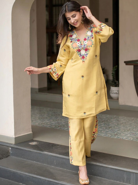 HERE&NOW Women Embroidered Regular Thread Work Silk Crepe Kurta with Trousers - Image 4