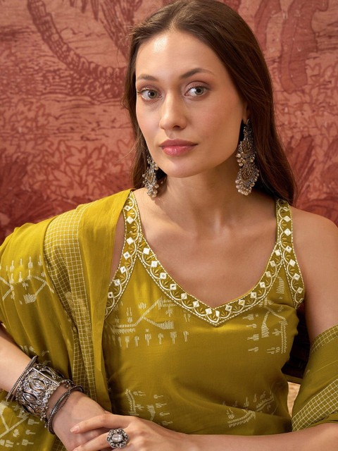 Sangria Printed V-Neck Kurta & Trousers With Dupatta - Image 4