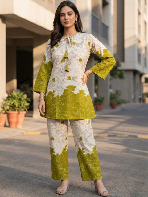 ZIVRAA Printed Top with Trousers