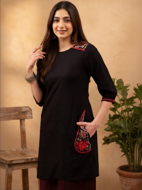 Sangria FUZN Women Floral Embroidered Thread Work Kurta