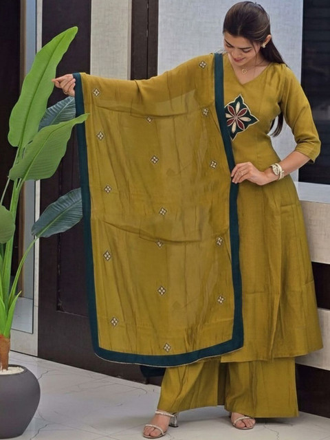 GoSriKi Women Ethnic Motifs Embroidered Regular Thread Work Kurta with Palazzos & With Dupatta - Image 4