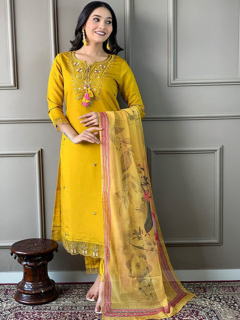 Ethnic 3 You Women Floral Embroidered Regular Thread Work Kurta with Trousers & With Dupatta - Image 3