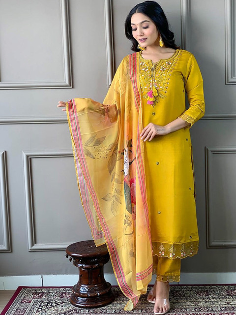 Ethnic 3 You Women Floral Embroidered Regular Thread Work Kurta with Trousers & With Dupatta - Image 2