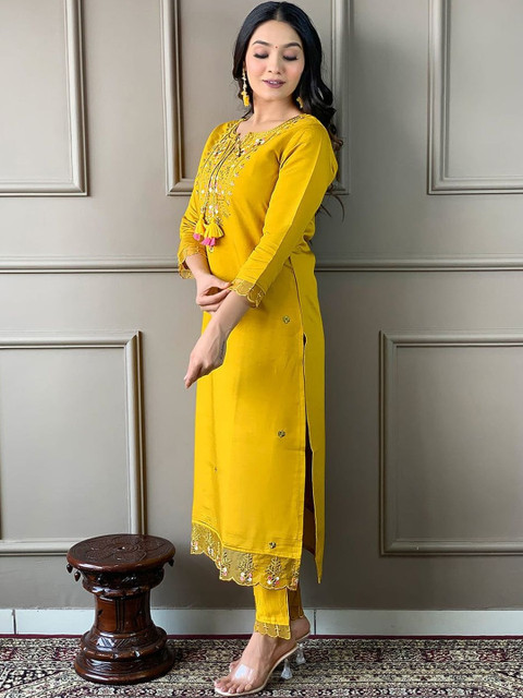 Ethnic 3 You Women Floral Embroidered Regular Thread Work Kurta with Trousers & With Dupatta - Image 6