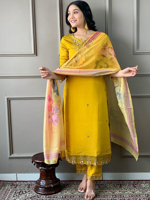 Ethnic 3 You Women Floral Embroidered Regular Thread Work Kurta with Trousers & With Dupatta