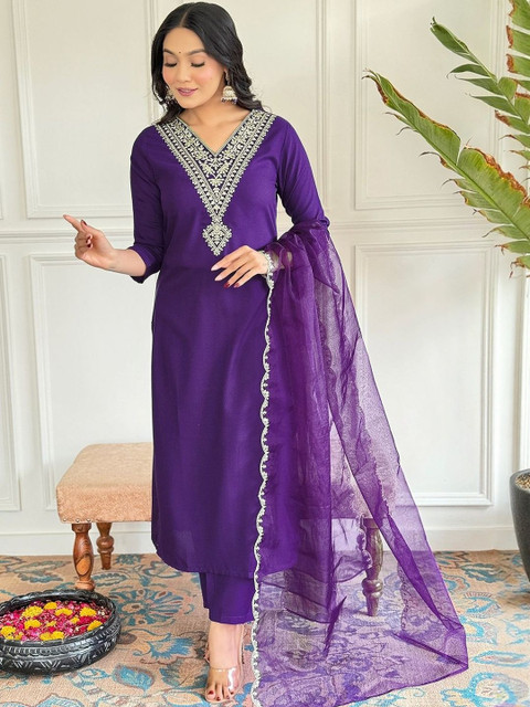 KAARVYA Women Ethnic Motifs Embroidered Regular Thread Work Kurta with Trousers & With Dupatta - Image 6