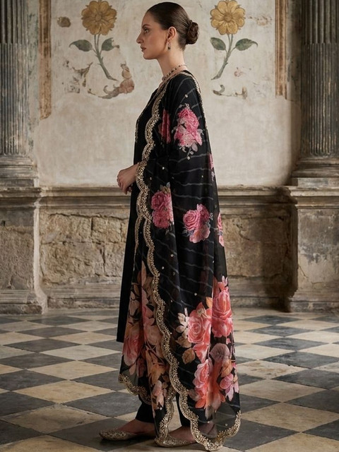 NAVYAAZRI Women Floral Regular Gotta Patti Kurta with Trousers & With Dupatta - Image 3