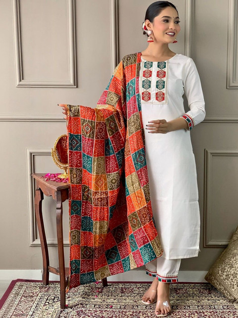 KAARVYA Women Ethnic Motifs Regular Kurta with Trousers & With Dupatta