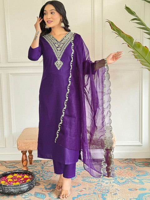 KAARVYA Women Ethnic Motifs Embroidered Regular Thread Work Kurta with Trousers & With Dupatta - Image 5
