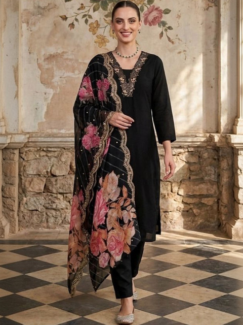 NAVYAAZRI Women Floral Regular Gotta Patti Kurta with Trousers & With Dupatta - Image 6