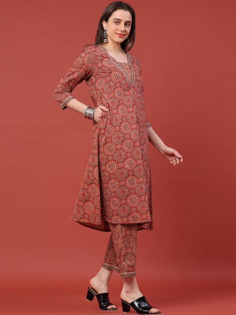 V-Mart Printed Tunic with Trousers - Image 7
