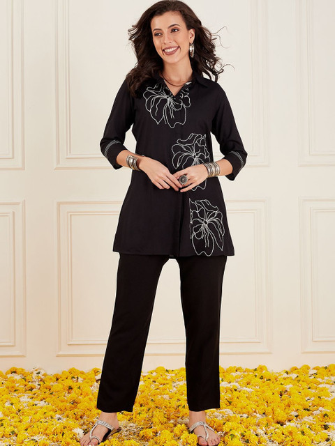 Sangria Embroidered Tunic with Trousers - Image 4