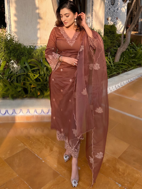 Royal Export Floral Embroidered Regular Thread Work Straight Kurta with Palazzos & Dupatta - Image 4