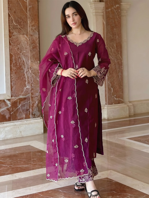 Royal Export Women Ethnic Motifs Embroidered Thread Work Kurta with Trousers & Dupatta