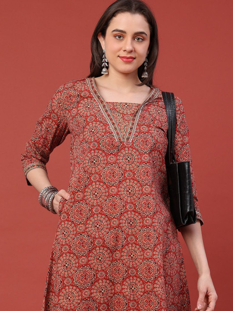 V-Mart Printed Tunic with Trousers - Image 2