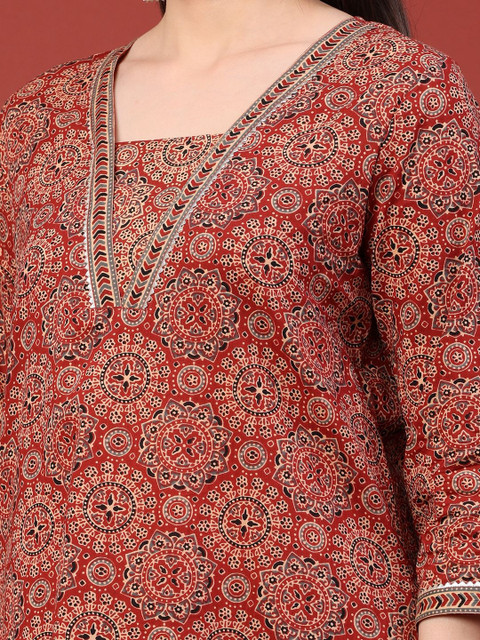 V-Mart Printed Tunic with Trousers - Image 5