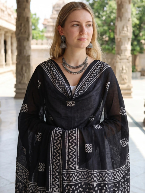 HELLA FASHIONS Ethnic Motifs Printed Dupatta
