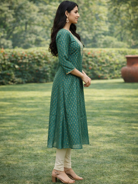 Rangita Women Thread Work Kurta - Image 2
