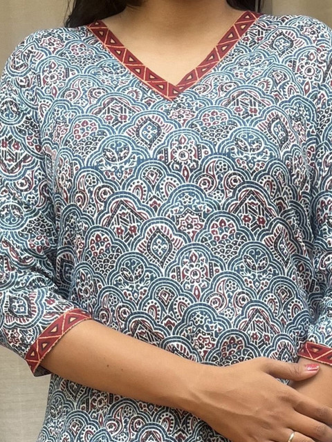 Rivaaj Ethnic Blue Women Ethnic Cotton Straight V Neck Ajrakh Printed Kurta - Image 4