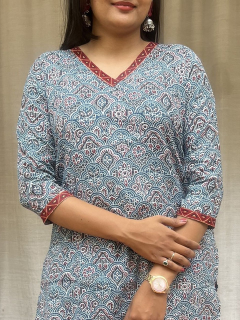 Rivaaj Ethnic Blue Women Ethnic Cotton Straight V Neck Ajrakh Printed Kurta - Image 5