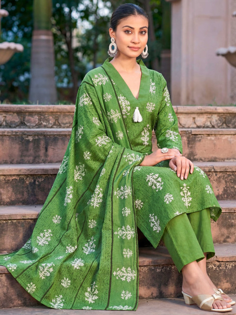 SURUKH Women Floral Printed Regular Gotta Patti Pure Cotton Kurta with Palazzos & With Dupatta - Image 4