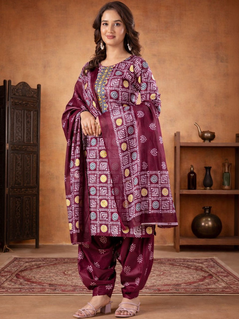 label jash Women Floral Printed Regular Pure Cotton Kurta with Salwar & With Dupatta
