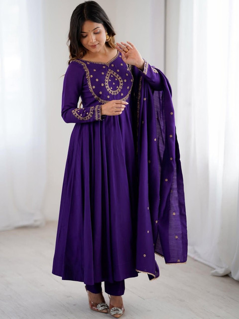 Brand Hill Women Ethnic Motifs Embroidered Panelled Thread Work Chanderi Silk Kurta with Trousers & With