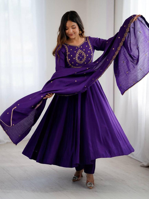 Brand Hill Women Ethnic Motifs Embroidered Panelled Thread Work Chanderi Silk Kurta with Trousers & With - Image 2