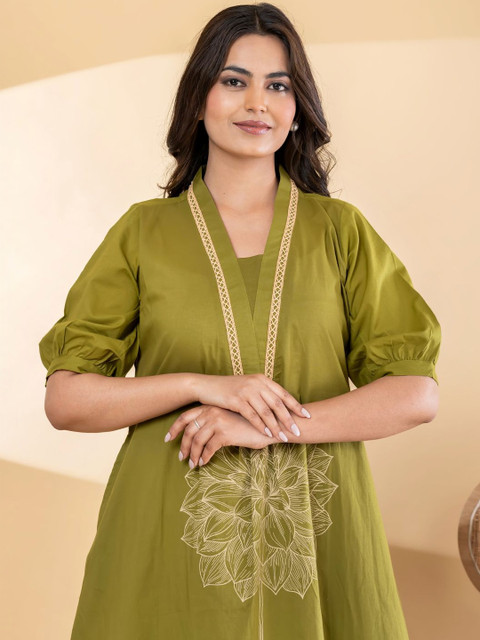 KRIDHAA FASHION BOUTIQUE Women Floral Printed Panelled Pure Cotton Kurta with Trousers - Image 2