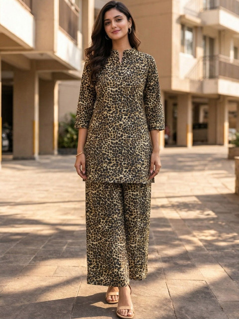 ZIVRAA Printed Top with Trousers