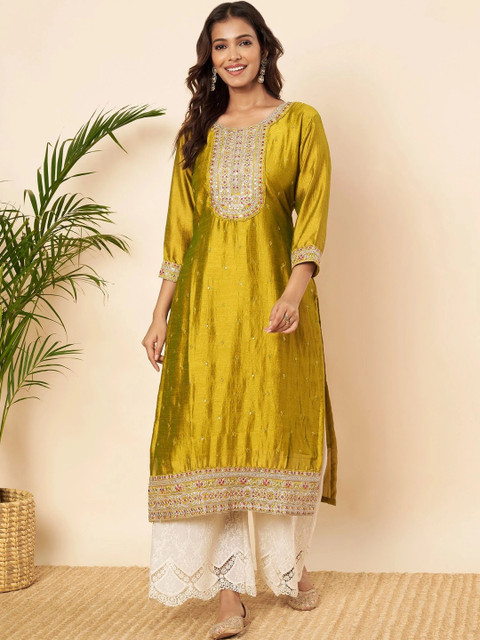 rarethread Women Embellished Thread Work Kurta