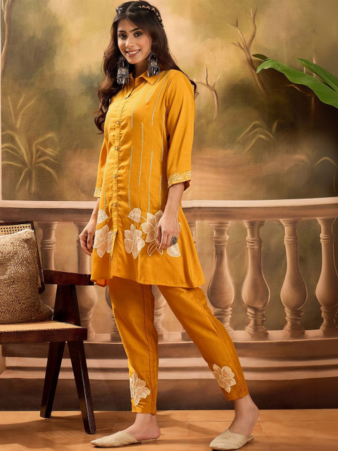 Sangria Embroidered Tunic with Trousers - Image 6