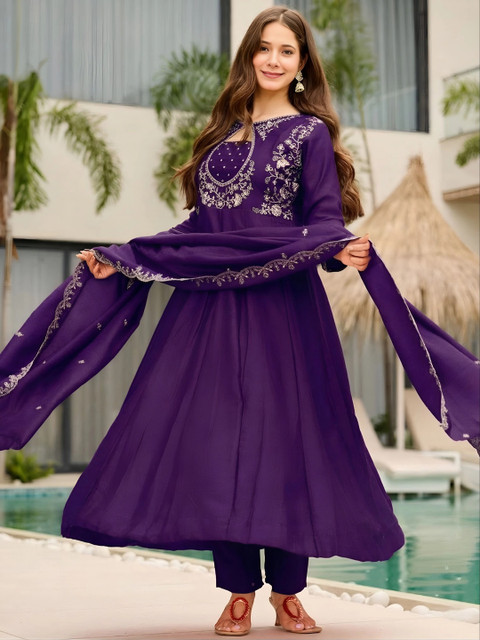 KAAYISHA FEB Women Embroidered Regular Sequinned Kurti with Trousers & With Dupatta